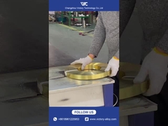 Wideo z opakowania z miedzianego taśmy, świadek złotych zabezpieczeń i wykwintnej prezentacji